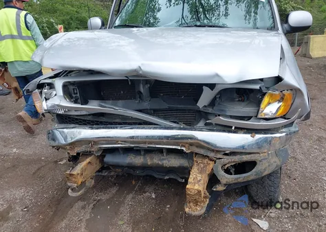 2002 Ford F-150 Lariat/Xlt из США, поврежденный, VIN 1FTRW08L62KB59262